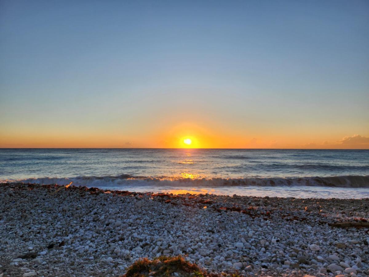 Beachfront Apartment, Quiet 4 Beds, 1 Bath, Ac, Wi-Fi, Hot Water, In Paraiso Near Los Patos Kültér fotó