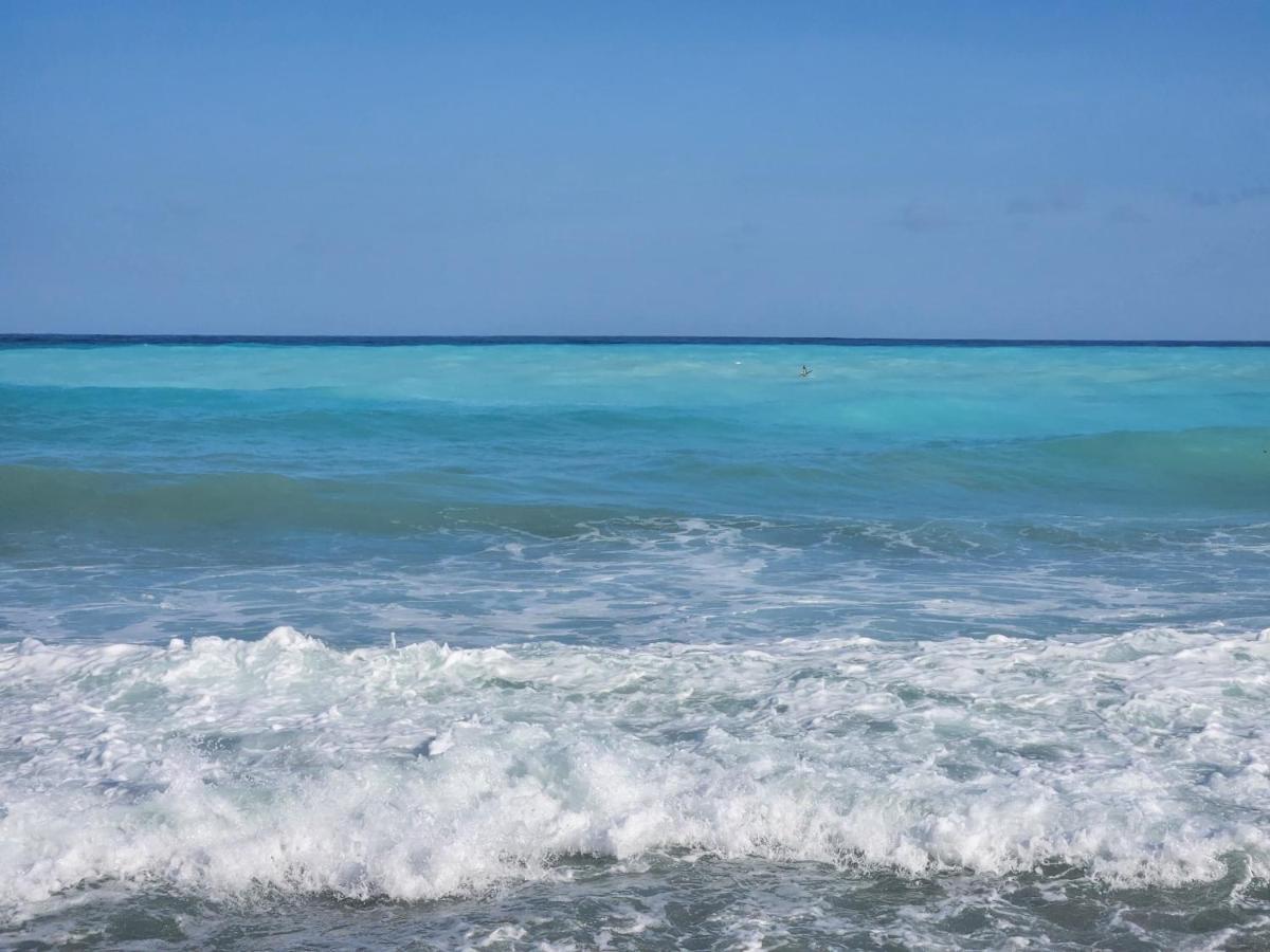 Beachfront Apartment, Quiet 4 Beds, 1 Bath, Ac, Wi-Fi, Hot Water, In Paraiso Near Los Patos Kültér fotó